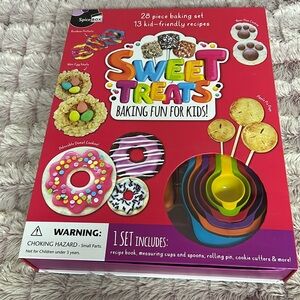 Spice Box toy Sweet Treats 28 pieces baking set